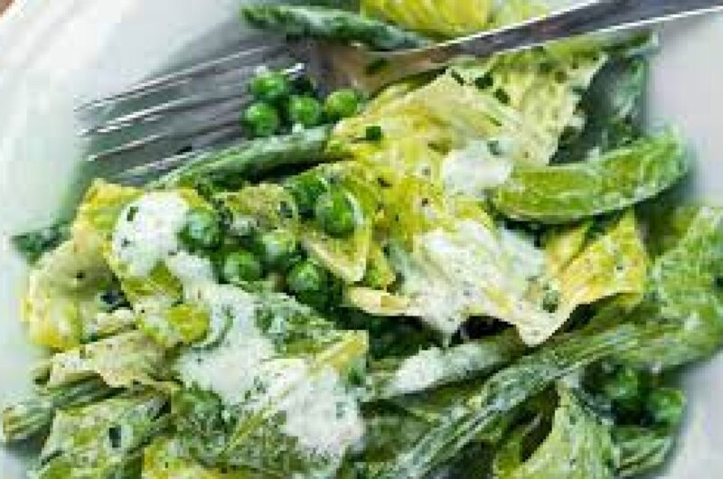 Green salad with buttermilk dressing