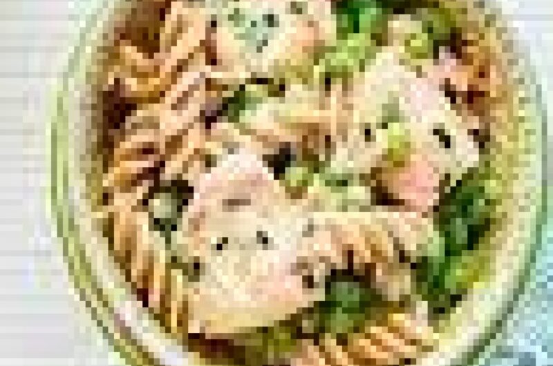 Pasta with salmon & peas