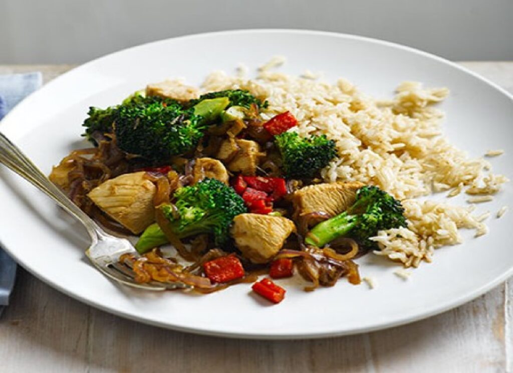 Stir-fried chicken with broccoli & brown rice