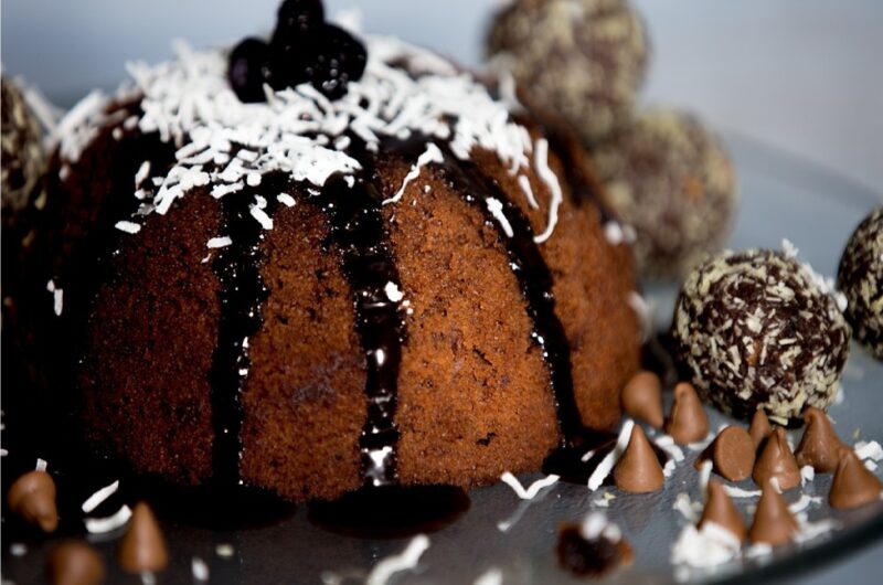 Make your Christmas special with a homemade cake