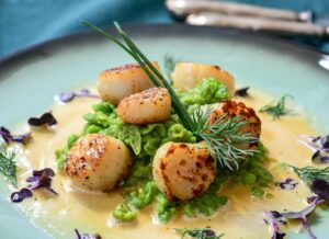 Pan-Seared Scallops with Garlic and Lemon-Butter Sauce