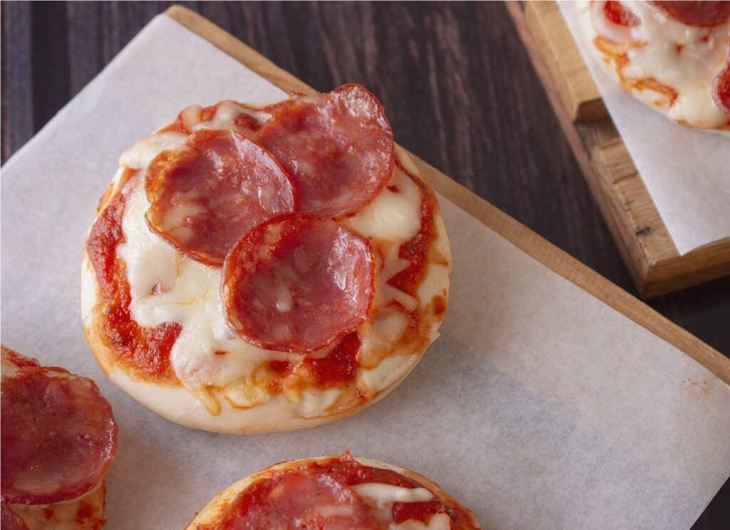 Pizzette with Sauce, Cheese and Salami
